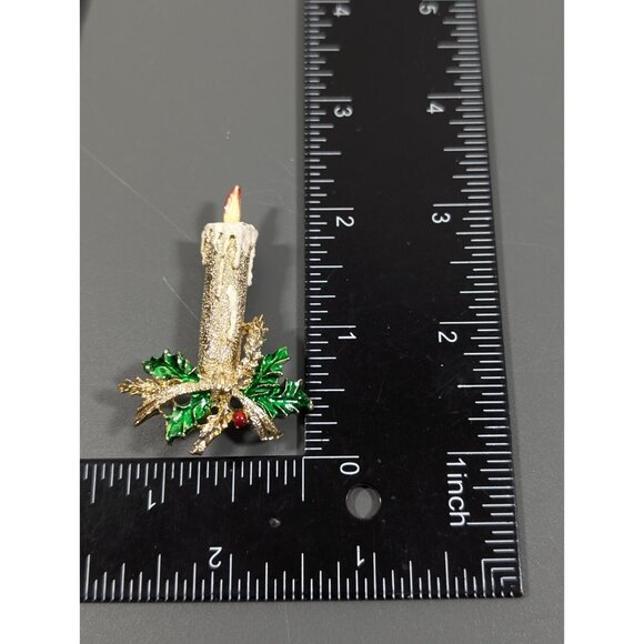 Vintage Gerrys Christmas Candle Brooch Gold Tone Textured Green Holly Pin - Picture 9 of 9